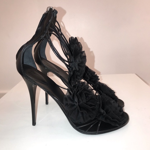 Giuseppe Zanotti Shoes - GIUSEPPE ZANOTTI T-STRAP SANDALS WITH FLOWERS